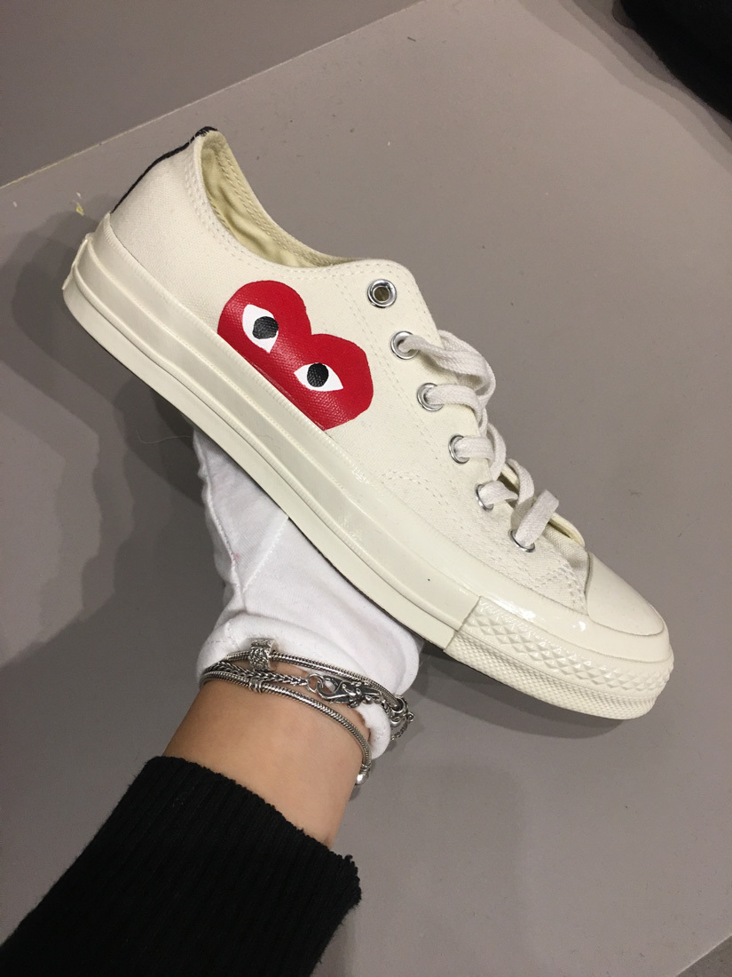Comme Des Garçons Play Logo Printed Low-top Casual Sneakers In White