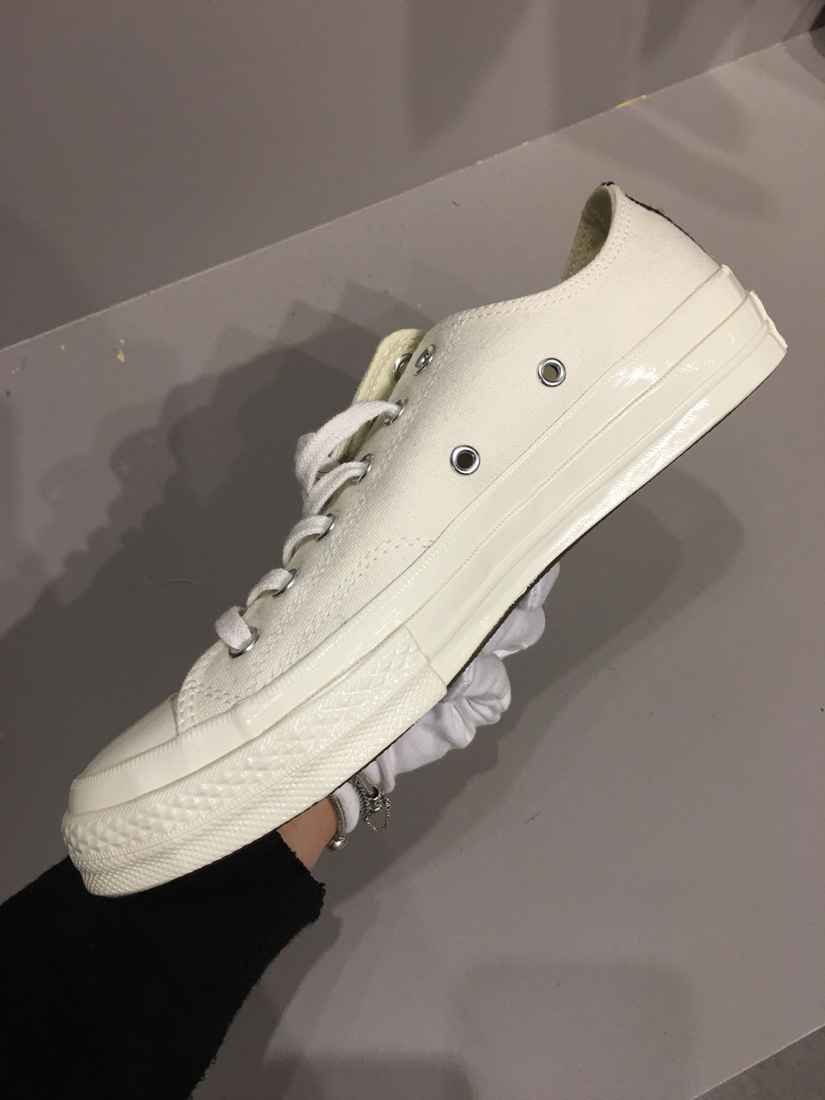 Comme Des Garçons Play Logo Printed Low-top Casual Sneakers In White