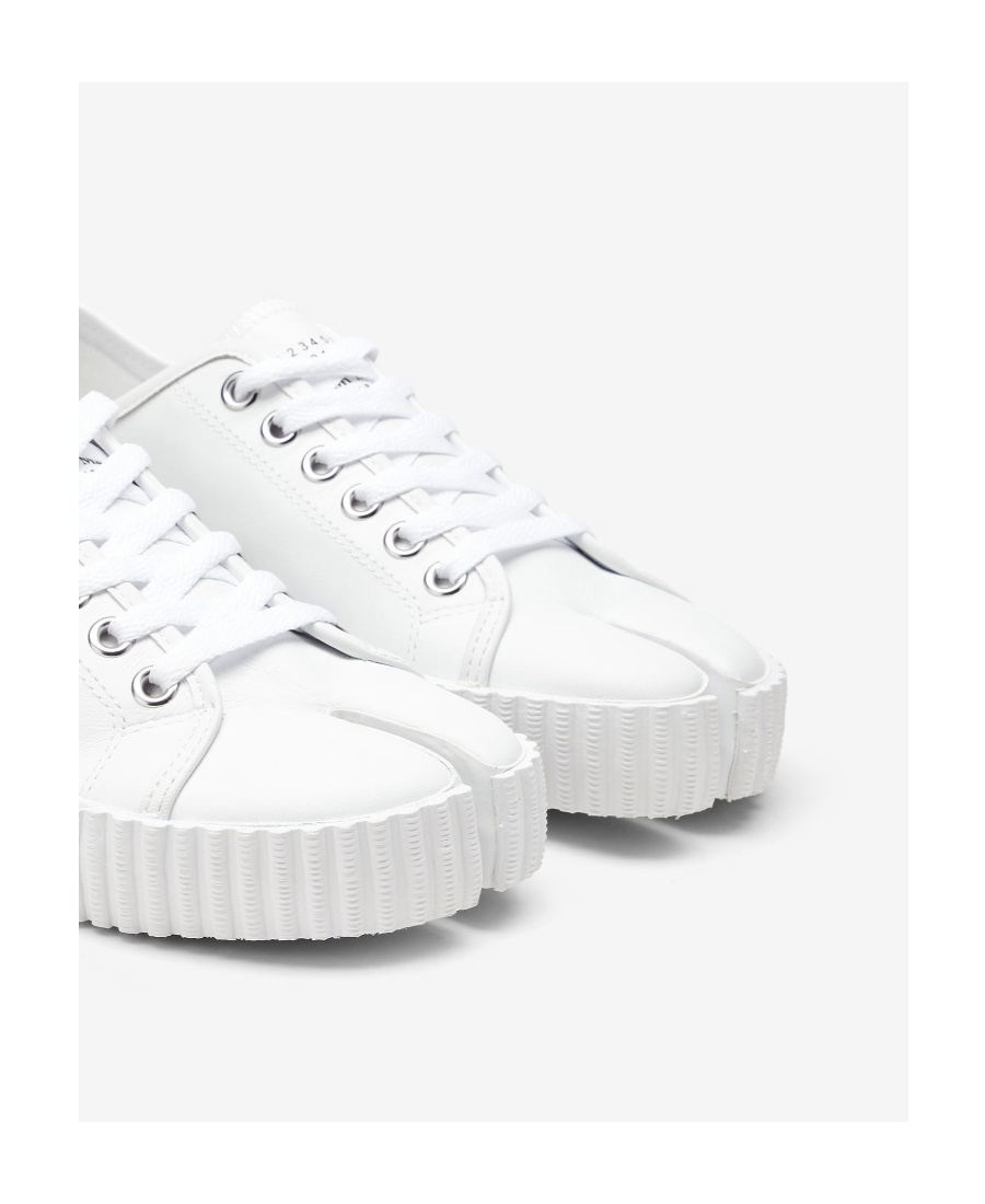 Maison Margiela Minimalist White Low-top Sneakers With Split-toe Design In Animal Print