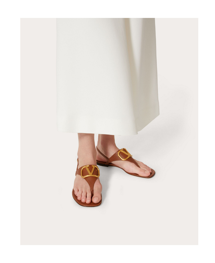 Valentino Vlogo Signature Flat Thong Sandal In Grainy Calfskin In Brown