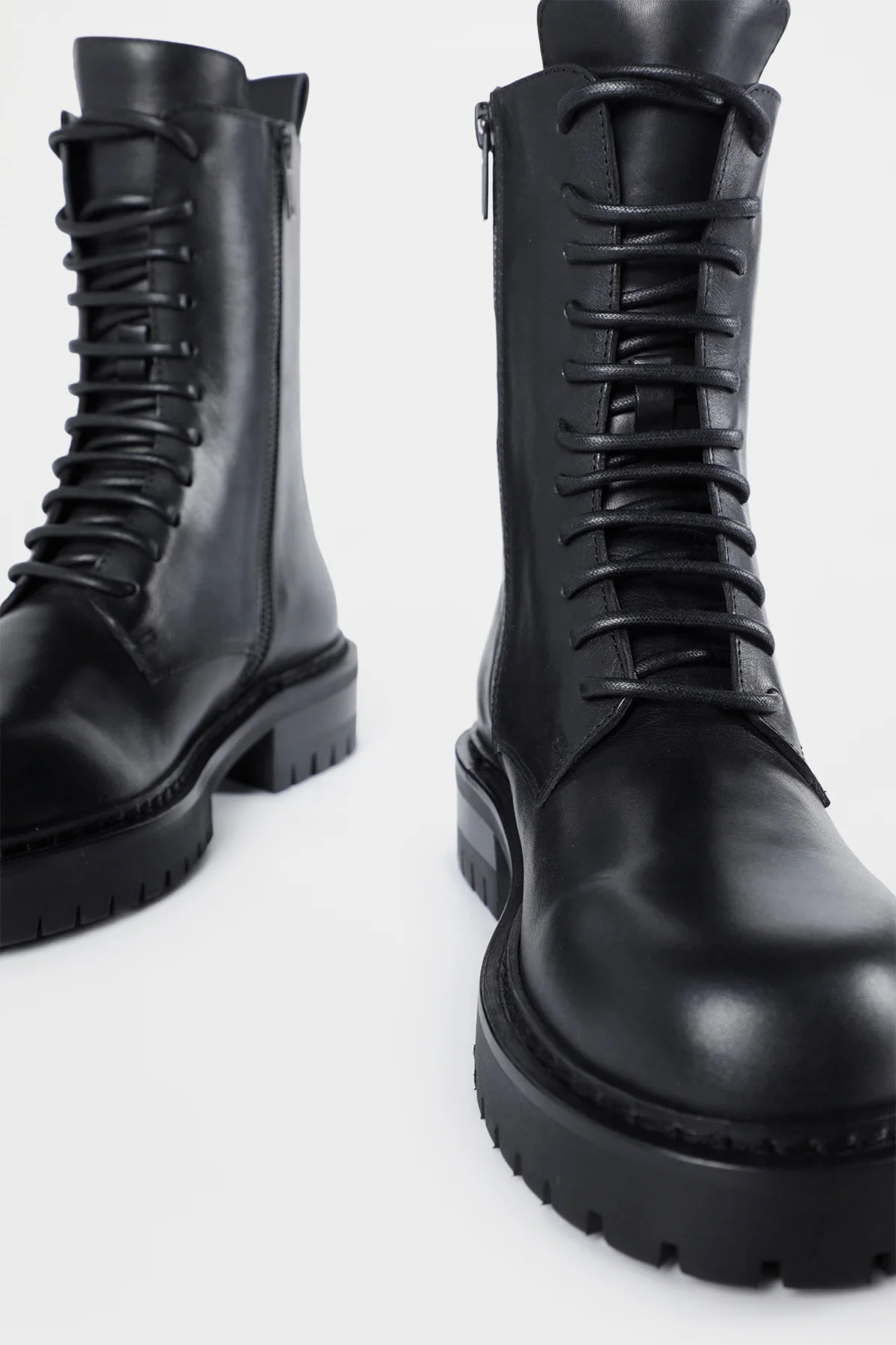 Ann Demeulemeester Skagi Ankle Boots In Grained Shiny Calfskin In Black