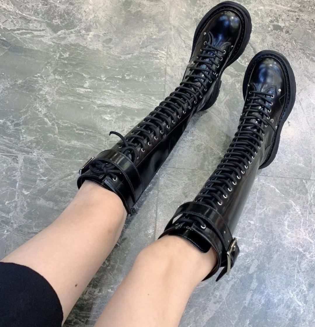 Alexander Mcqueen Tread Lace-up Leather Boots In Black