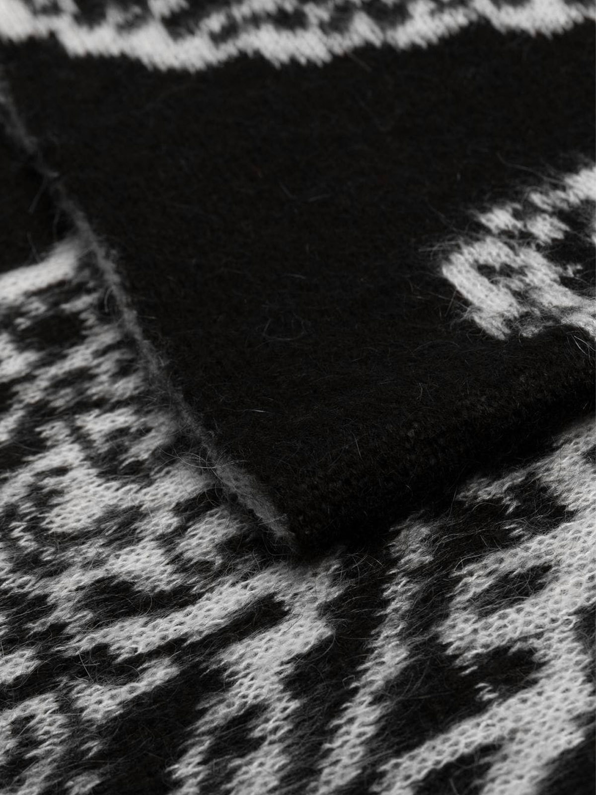 424 Paisley Pattern Scarf In Black