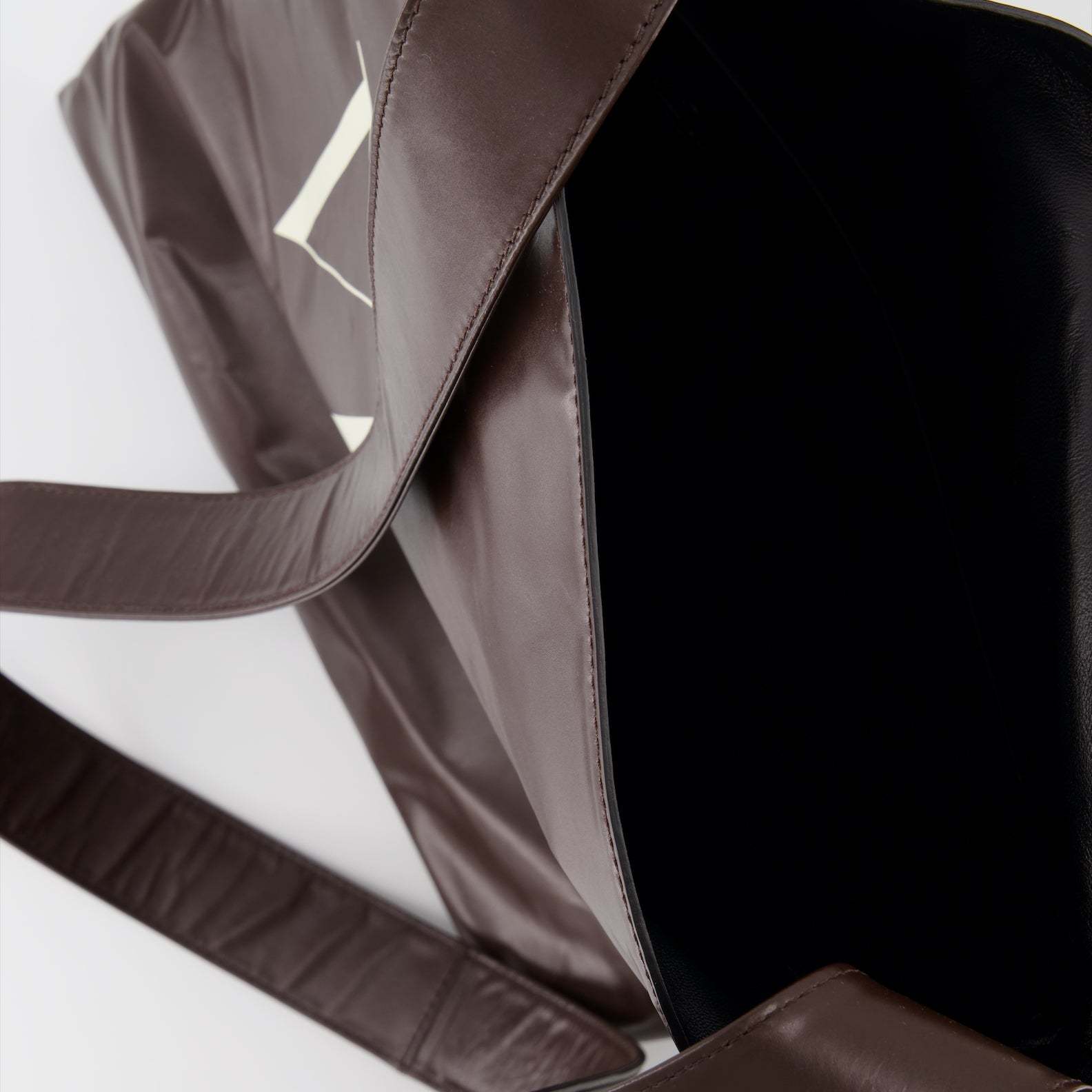 Valentino Logo Shoulder Bag In Black