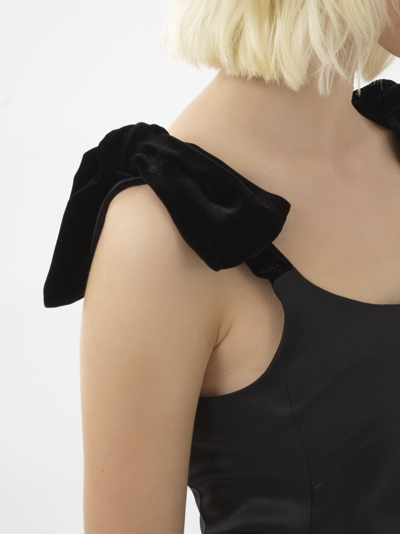 Chloé Bow-embellished Velvet-trimmed Wool And Silk-blend Satin Midi Dress In Black