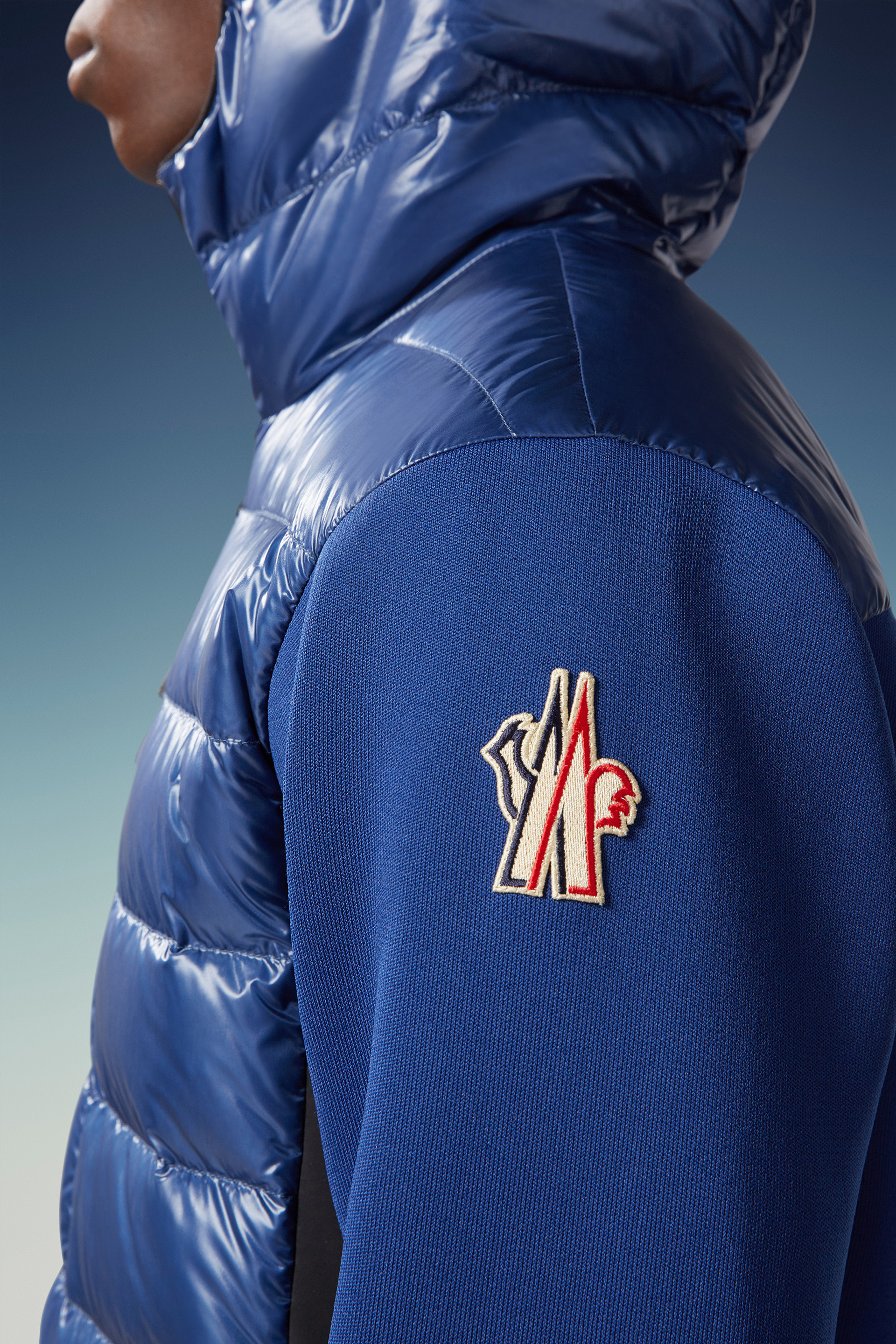 Moncler Logo Stitching Quilted Down Jacket In Blue