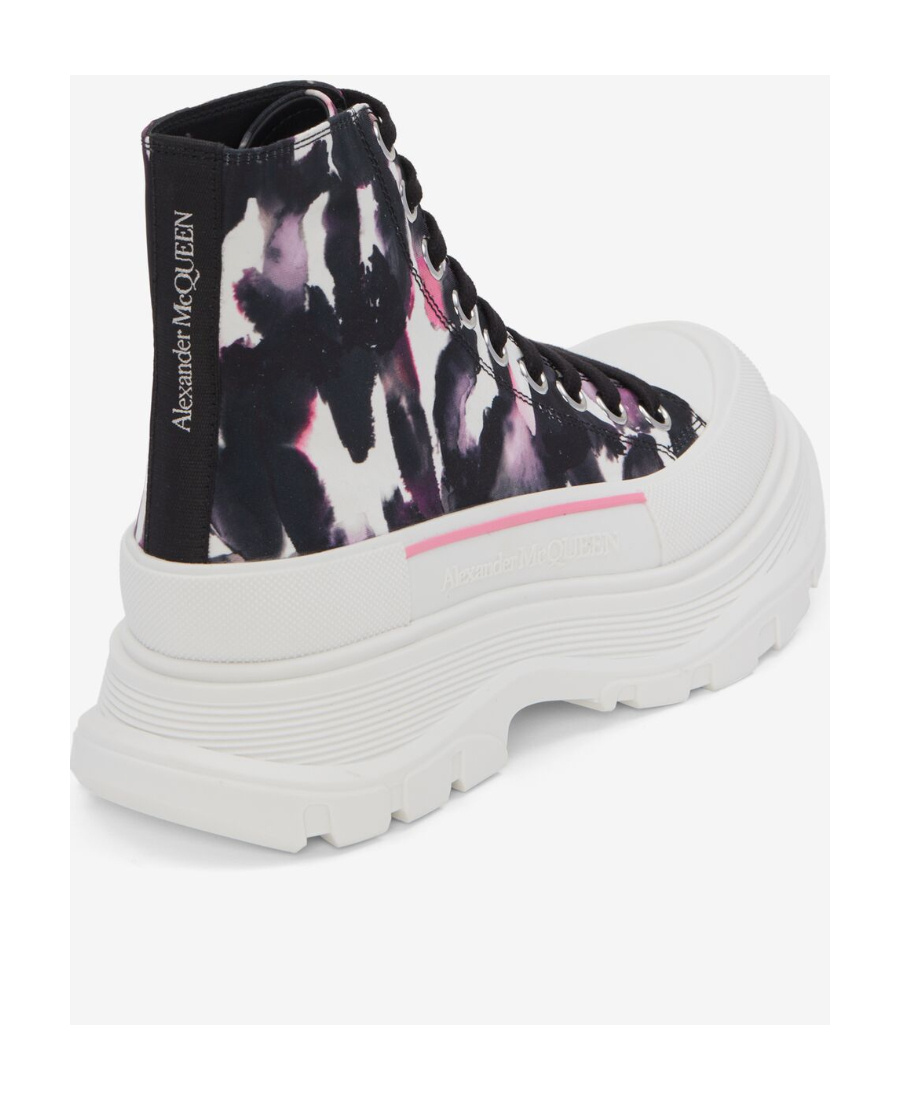 Alexander Mcqueen Tread Slick Boots In White
