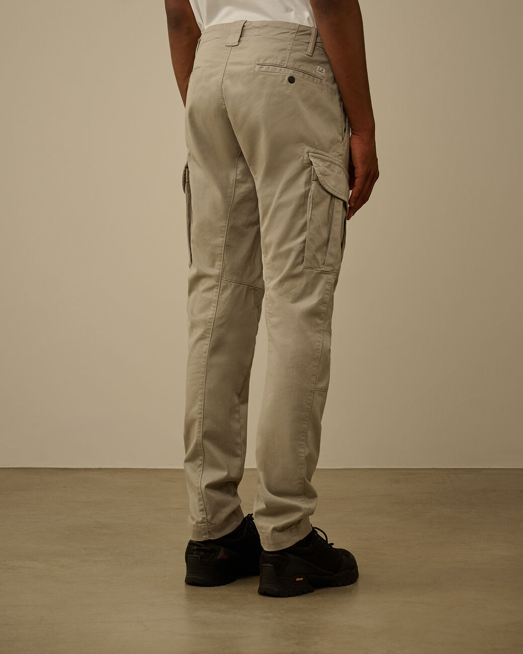C.p. Company Sateen Stretch Cargo Lens Pants In Green