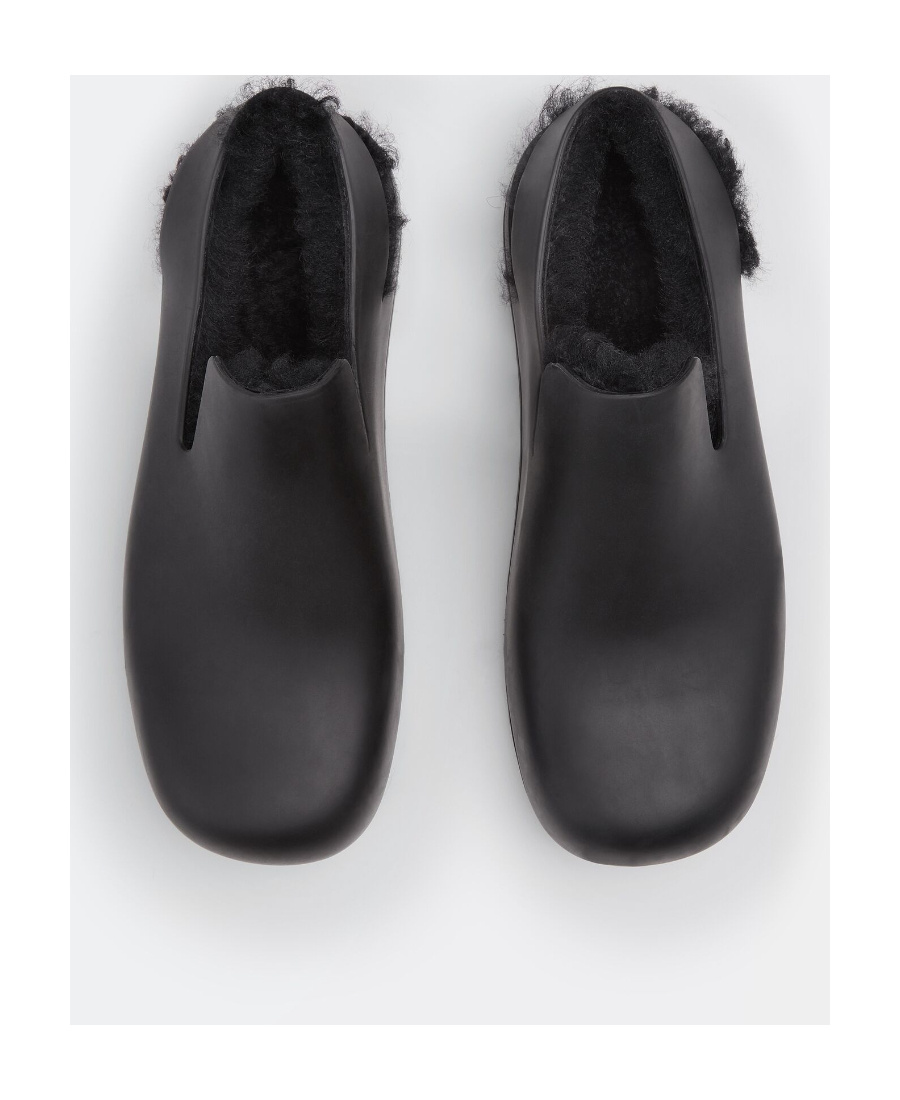 BOTTEGA VENETA PUDDLE SHEARLING-LINED SLINGBACK MULES