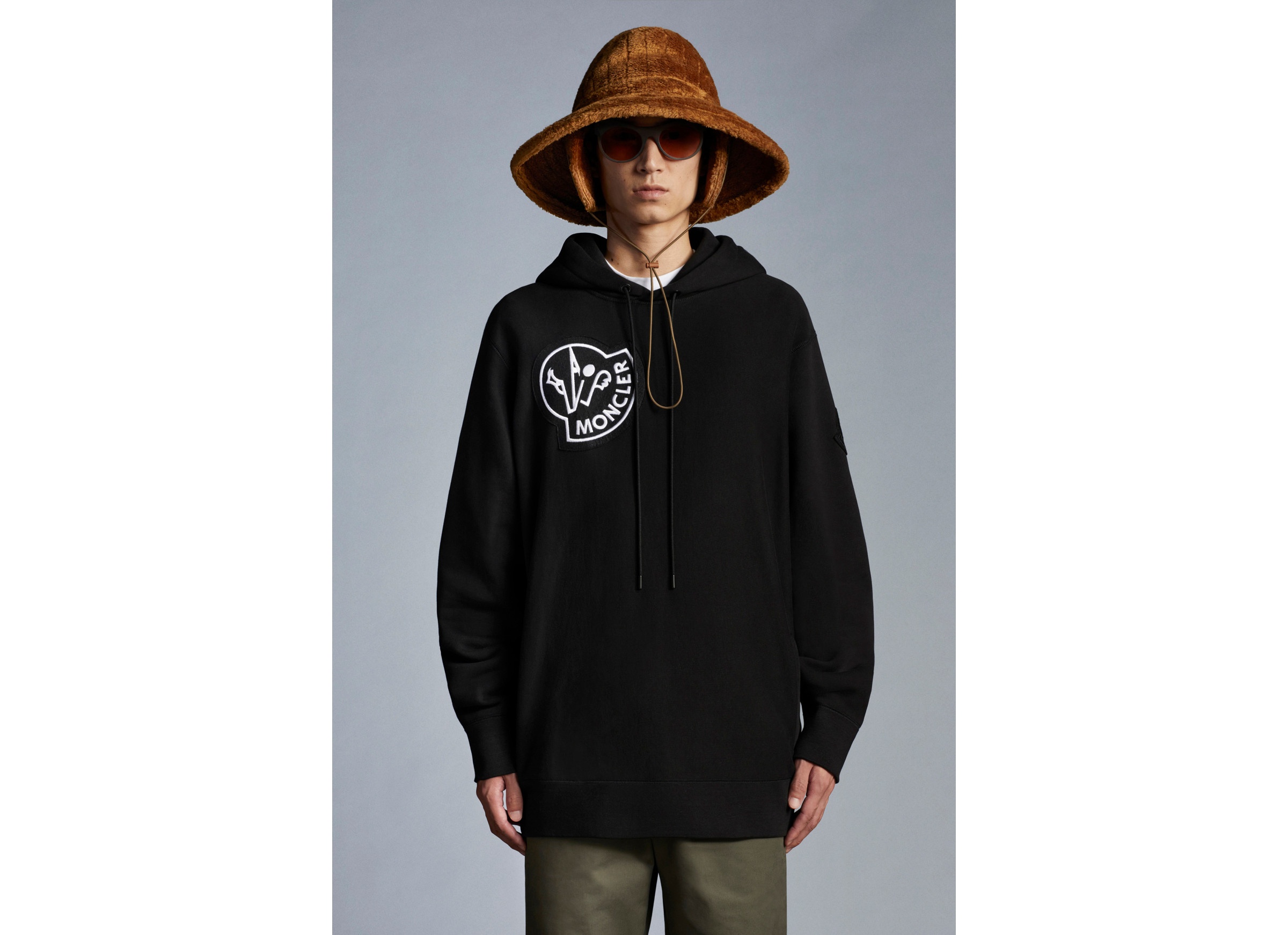 Moncler Logo Hooded Sweater In Black