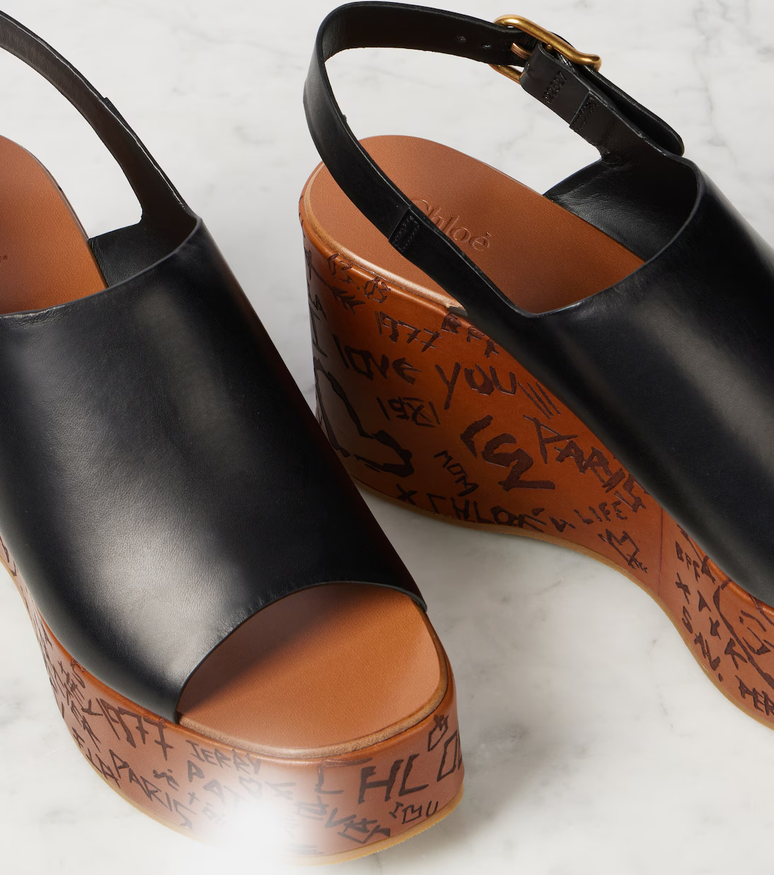 Chloé Maxime Black Wedge With Engraved Written Decorations And Logo Buckle In Leather Woman