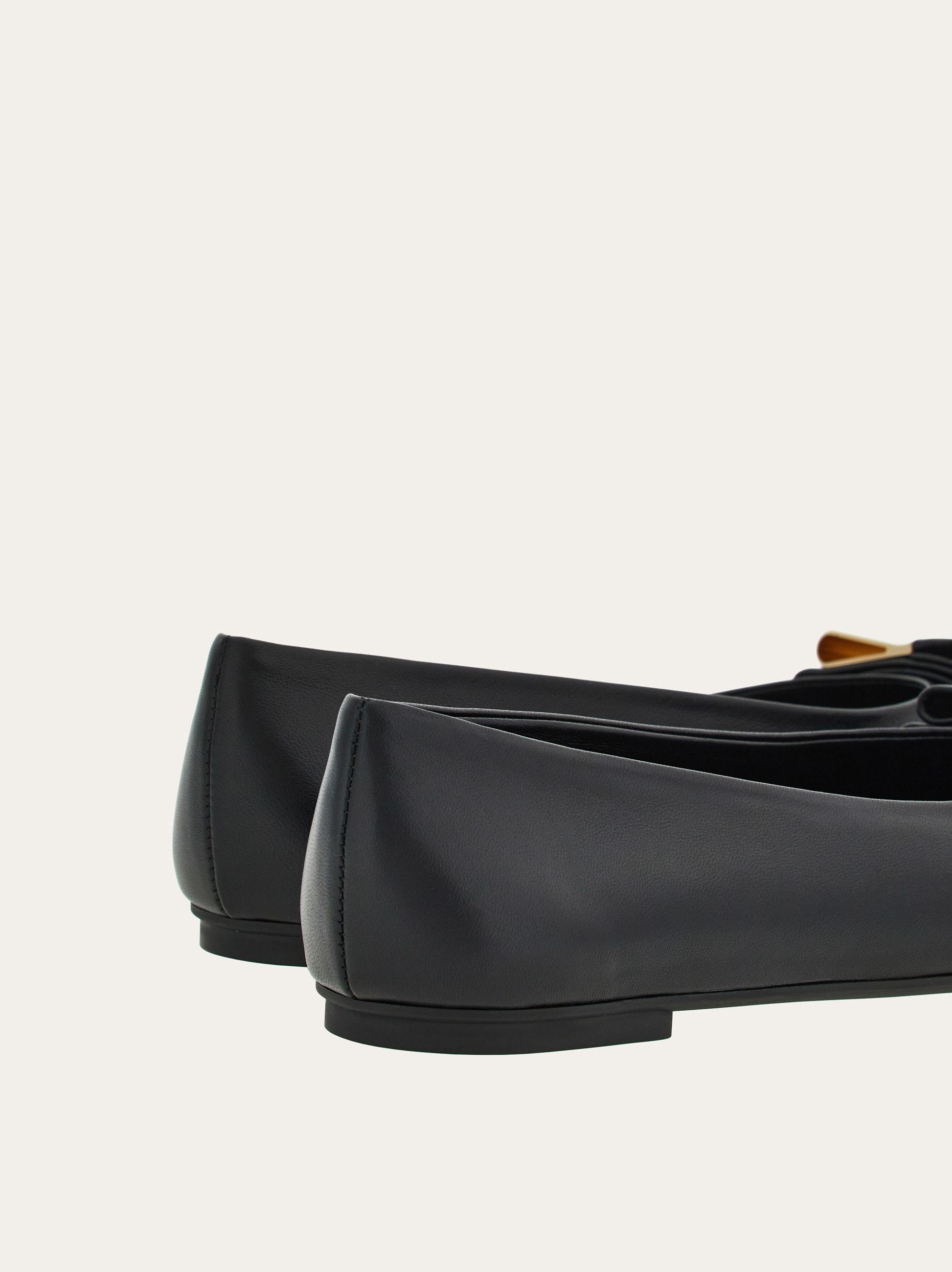 Ferragamo Vanna Vara Bow Ballet Flats In Calf Leather In Black