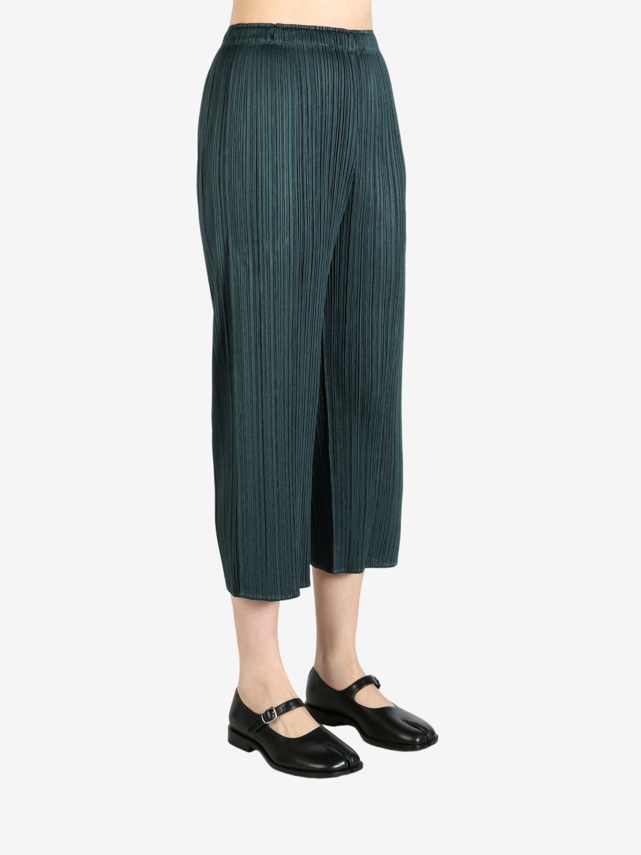 Issey Miyake Pleated Cropped Trousers In Green