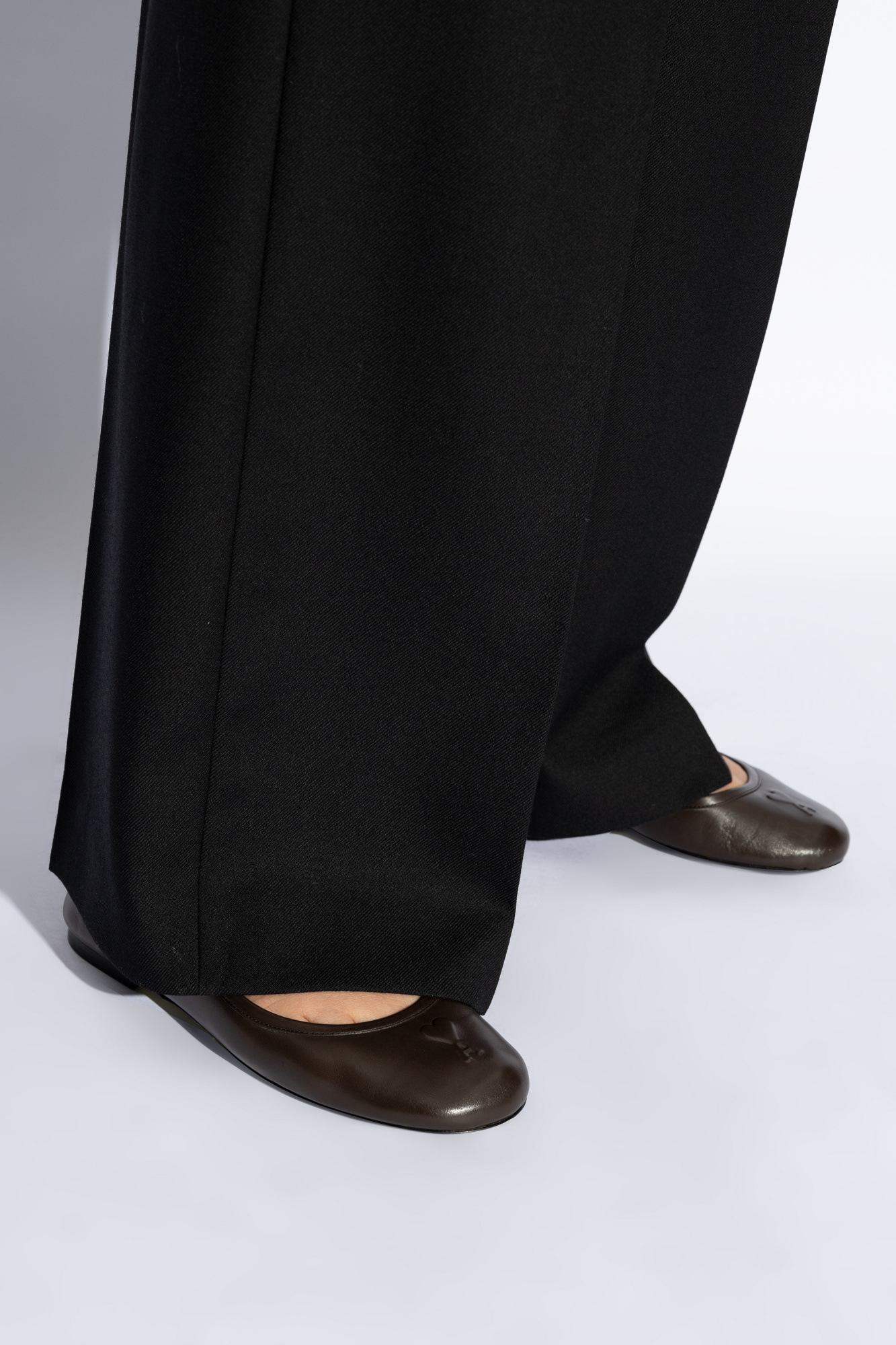Ami Alexandre Mattiussi Ami Logo Embossed Round-toe Ballet Flats In Black