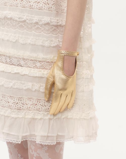 Valentino Garavani Vlogo Signature Laminated Nappa Gloves Woman Gold 7 In Neutral