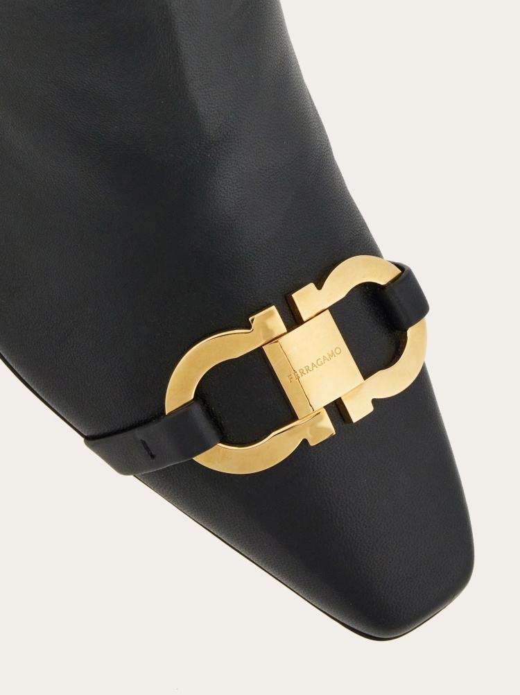 Ferragamo Logo Boots In Black