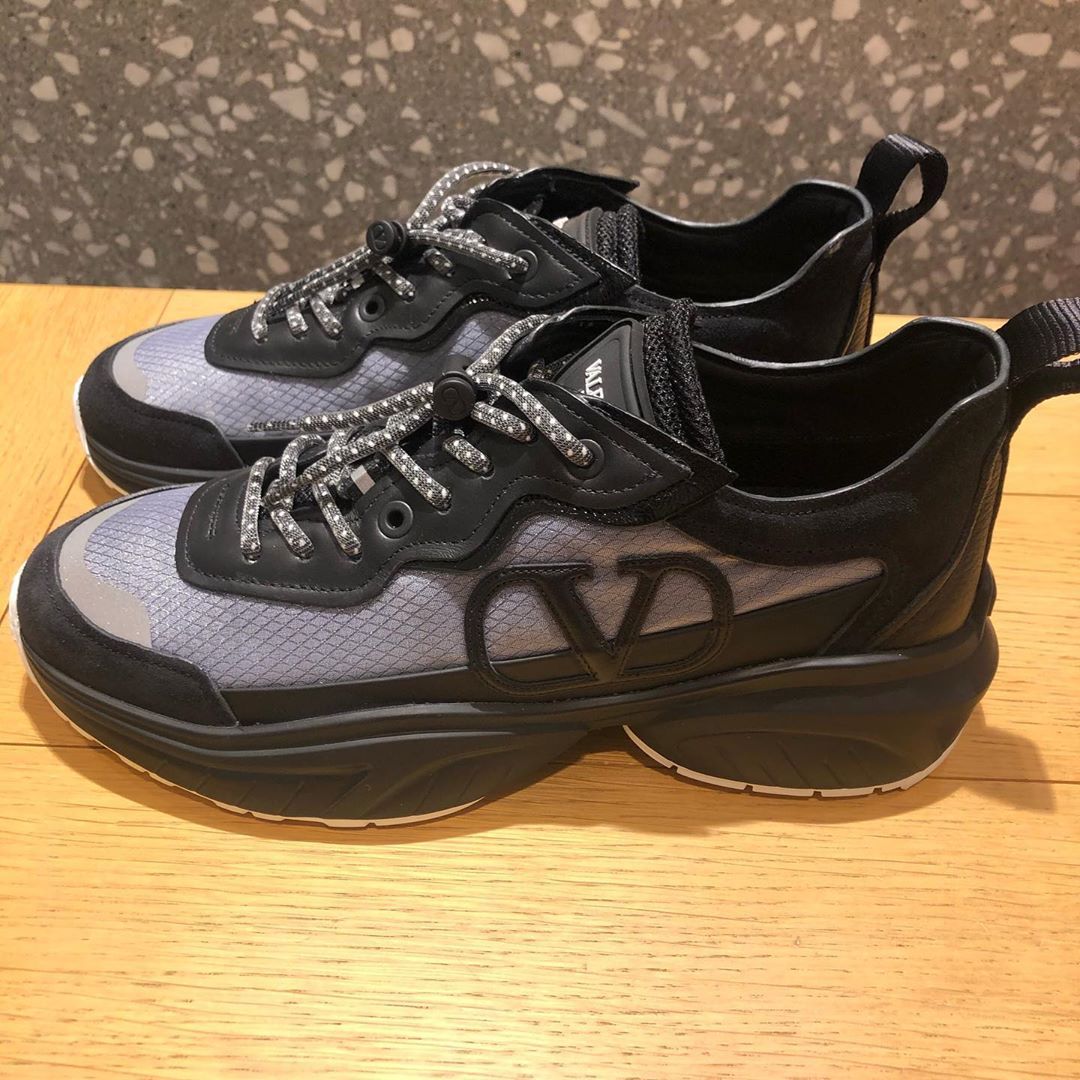 Valentino Shegoes Low-top Sneakers In Black