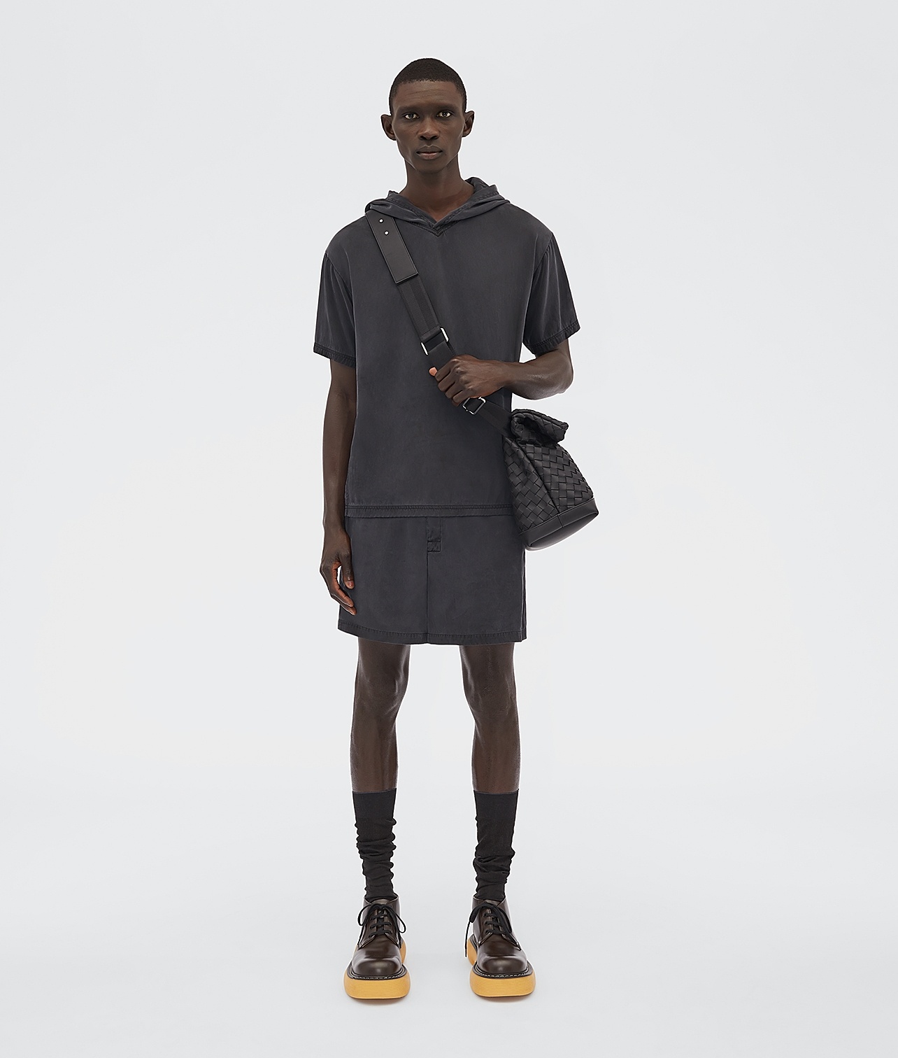 Bottega Veneta Large Intrecciato Messenger Bag In Black