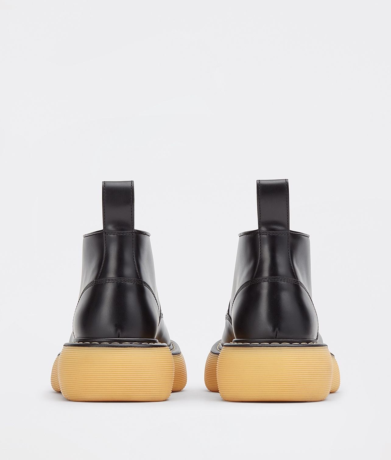 Bottega Veneta Leather Boot In Black