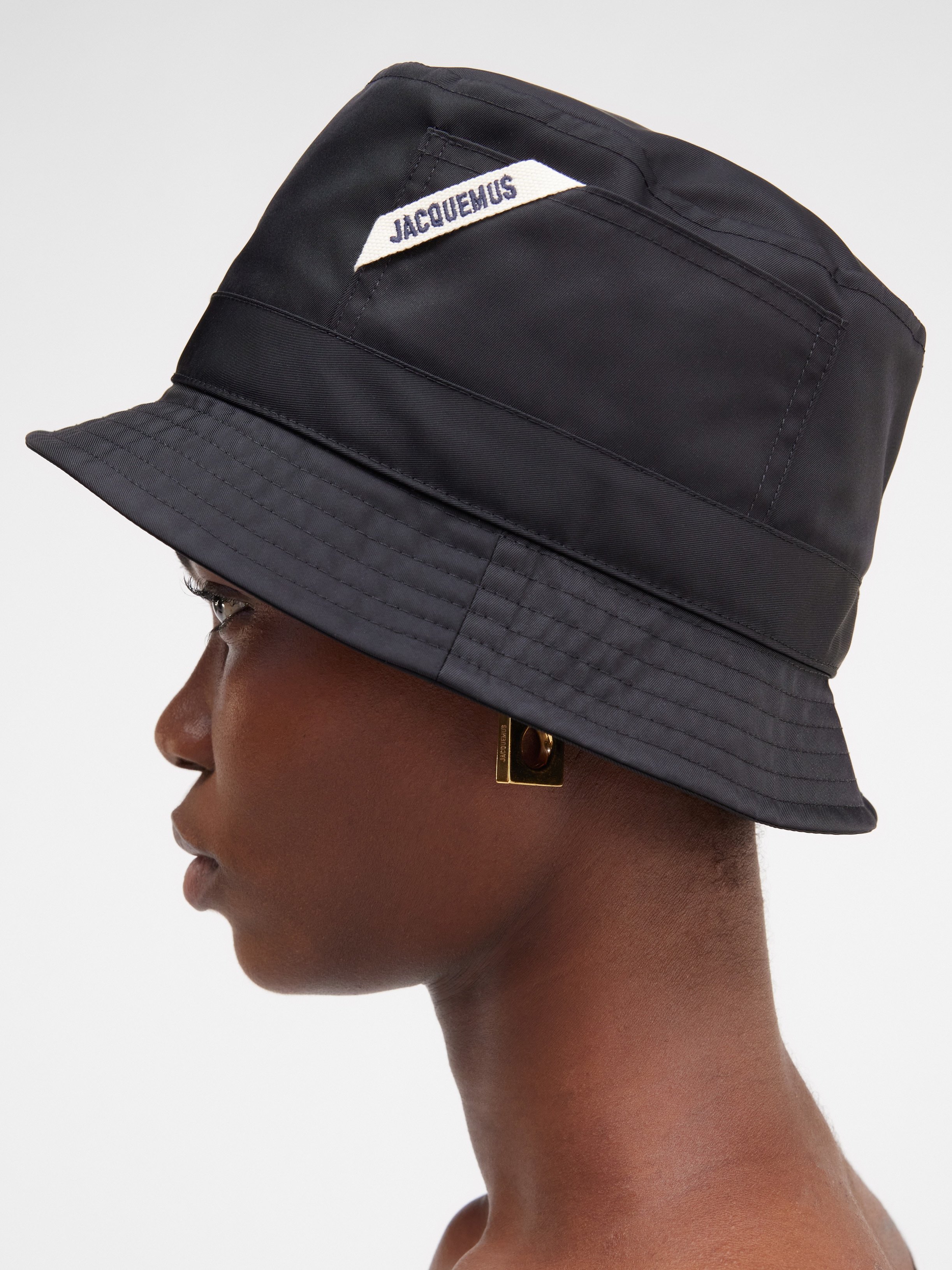 Jacquemus Logo Detailed Bucket Hat In Black