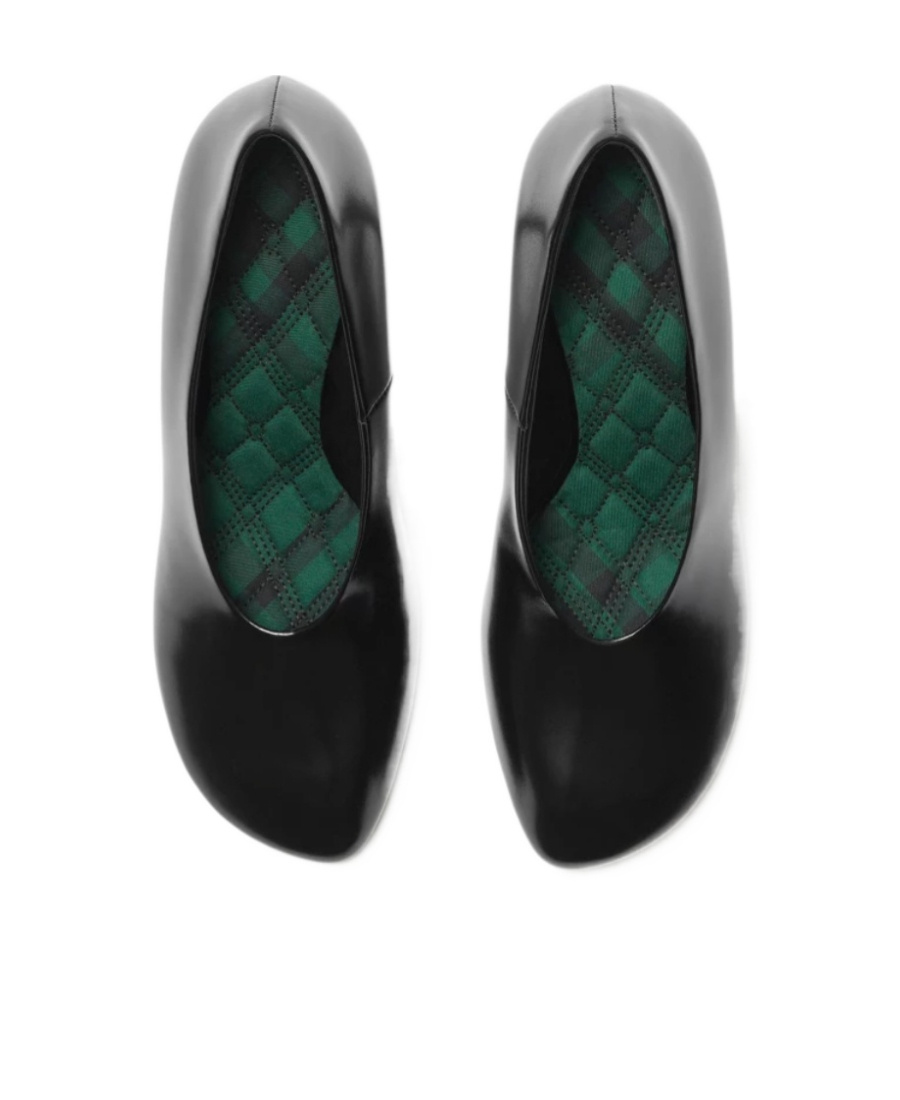 Burberry Glossy Leather Baby Pumps In Black