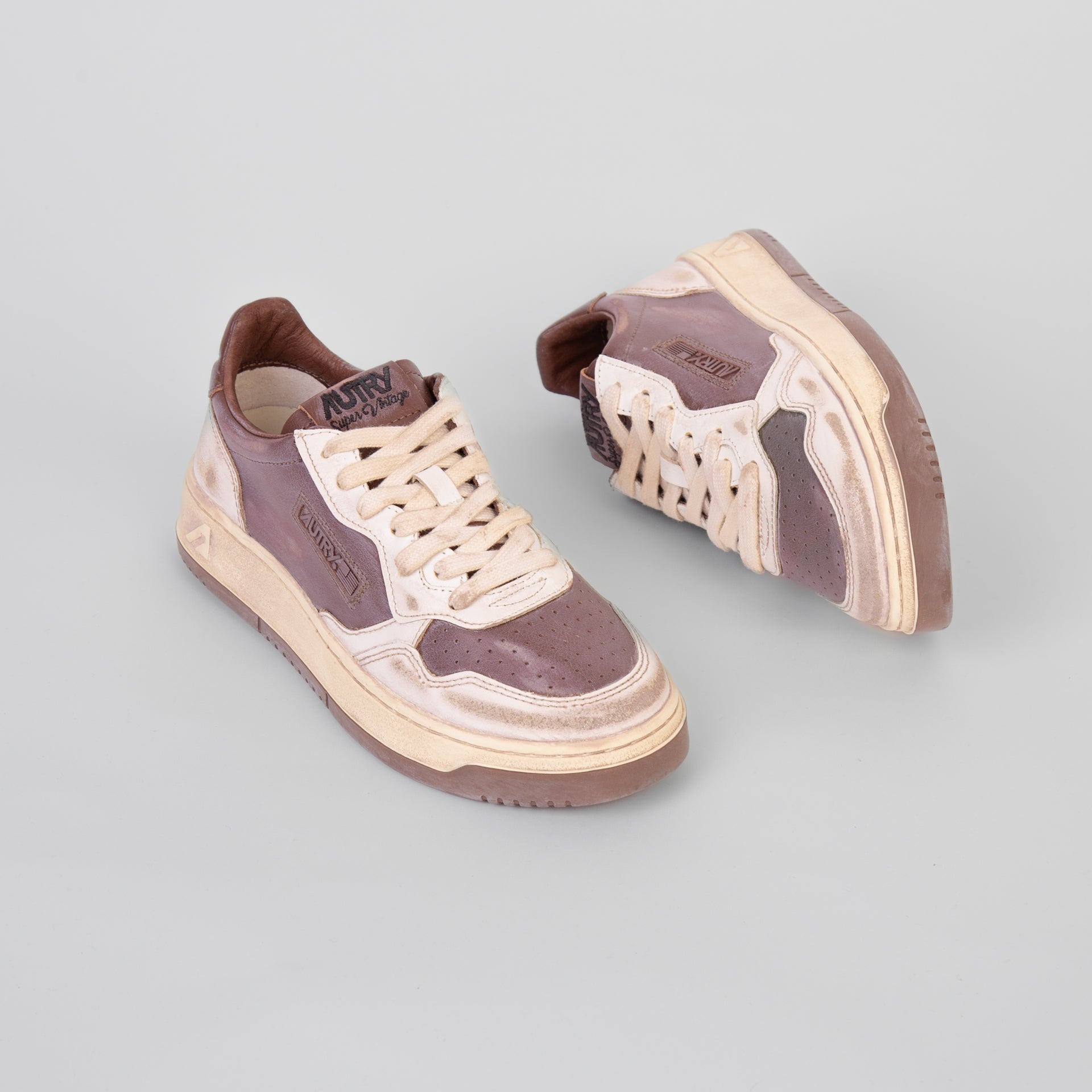 Autry Lace-up Low-cut Casual Shoes In Nude
