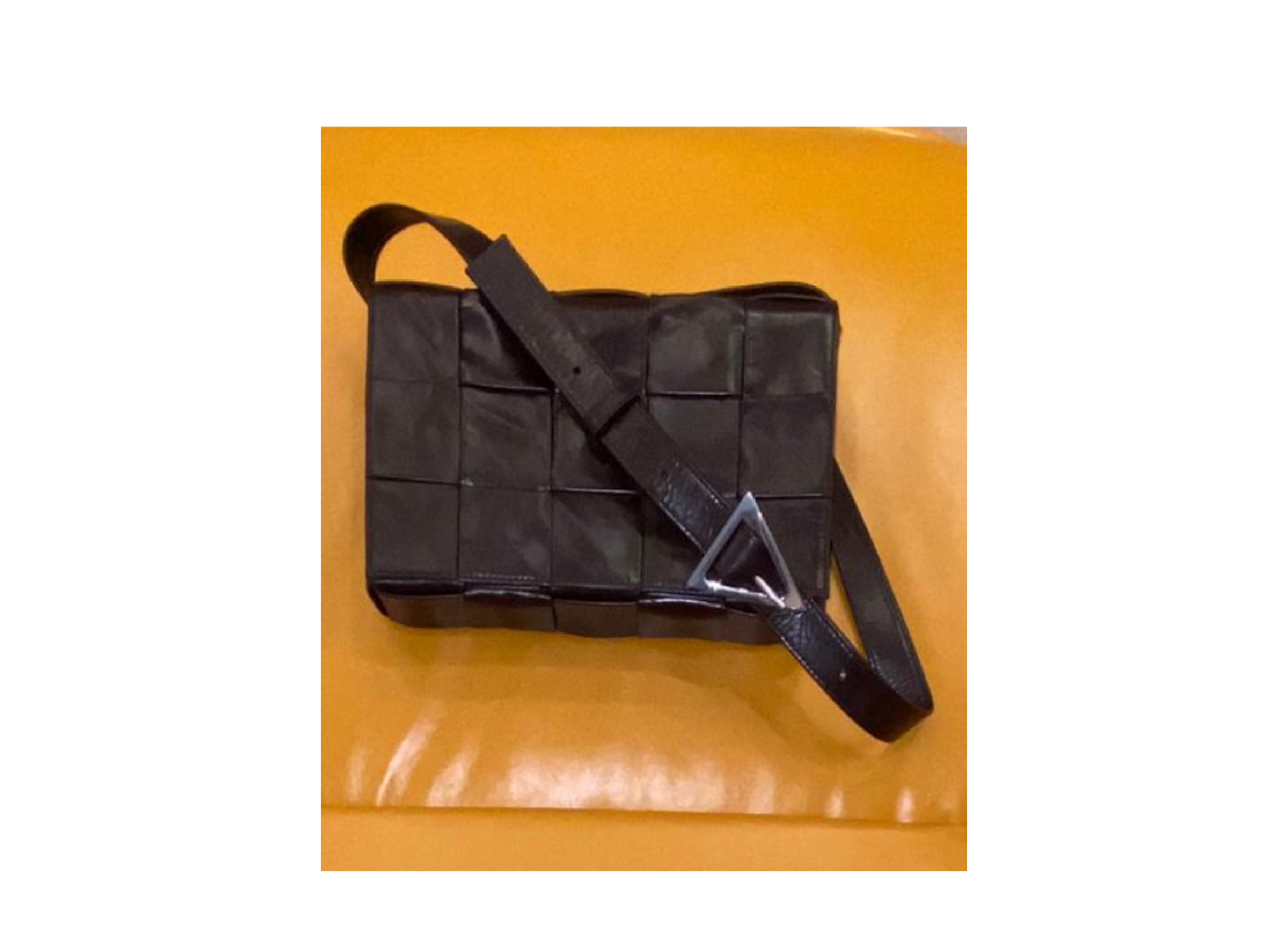 Bottega Veneta Maxi Intrecciato Messenger Bag In Black
