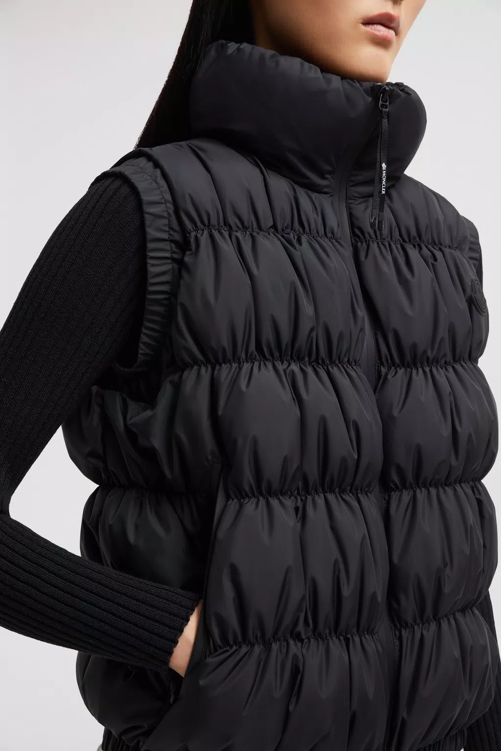 Moncler Apriate Gilet In Black