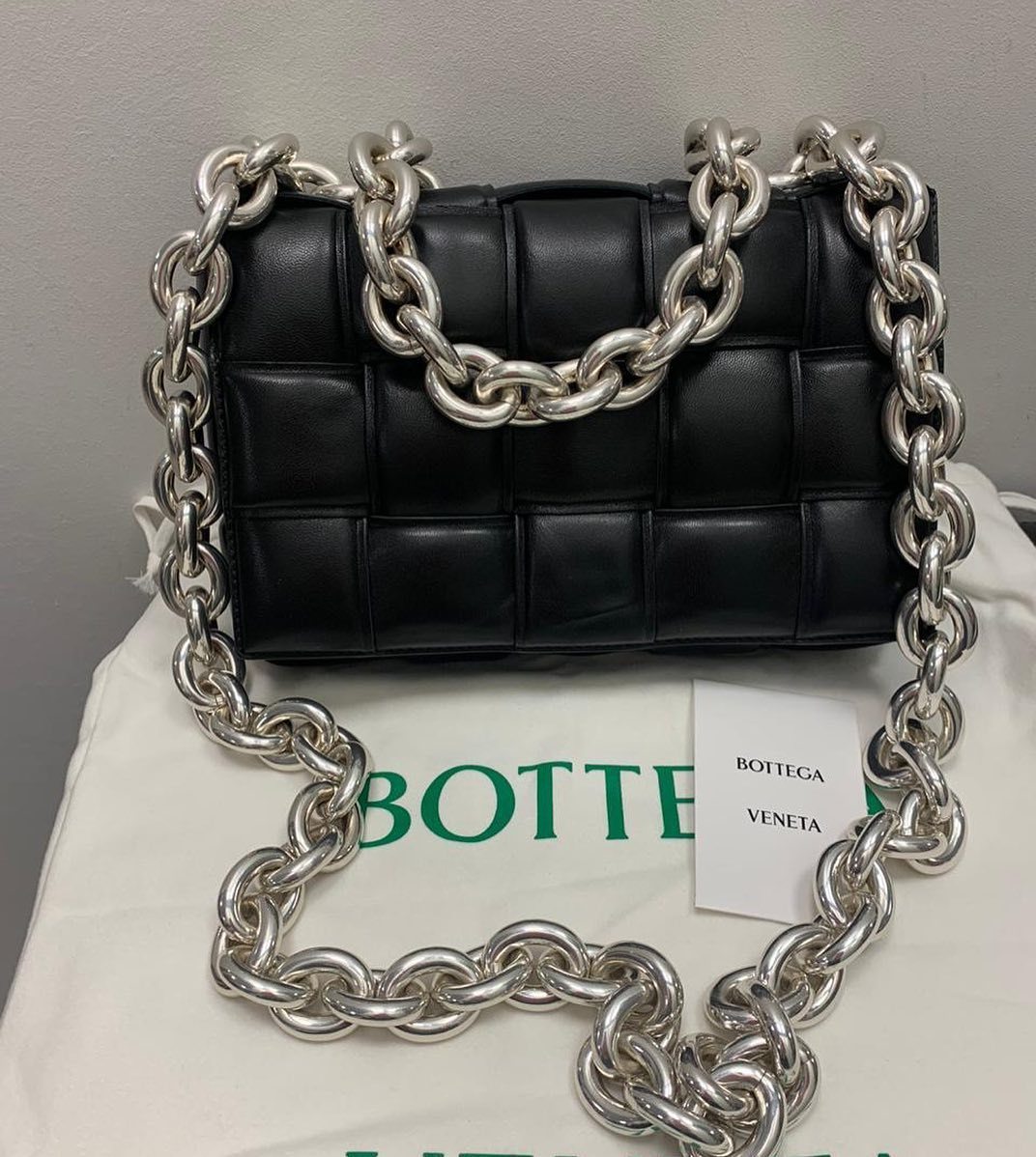 Bottega Veneta Chain Cassette Shoulder Bag In Black
