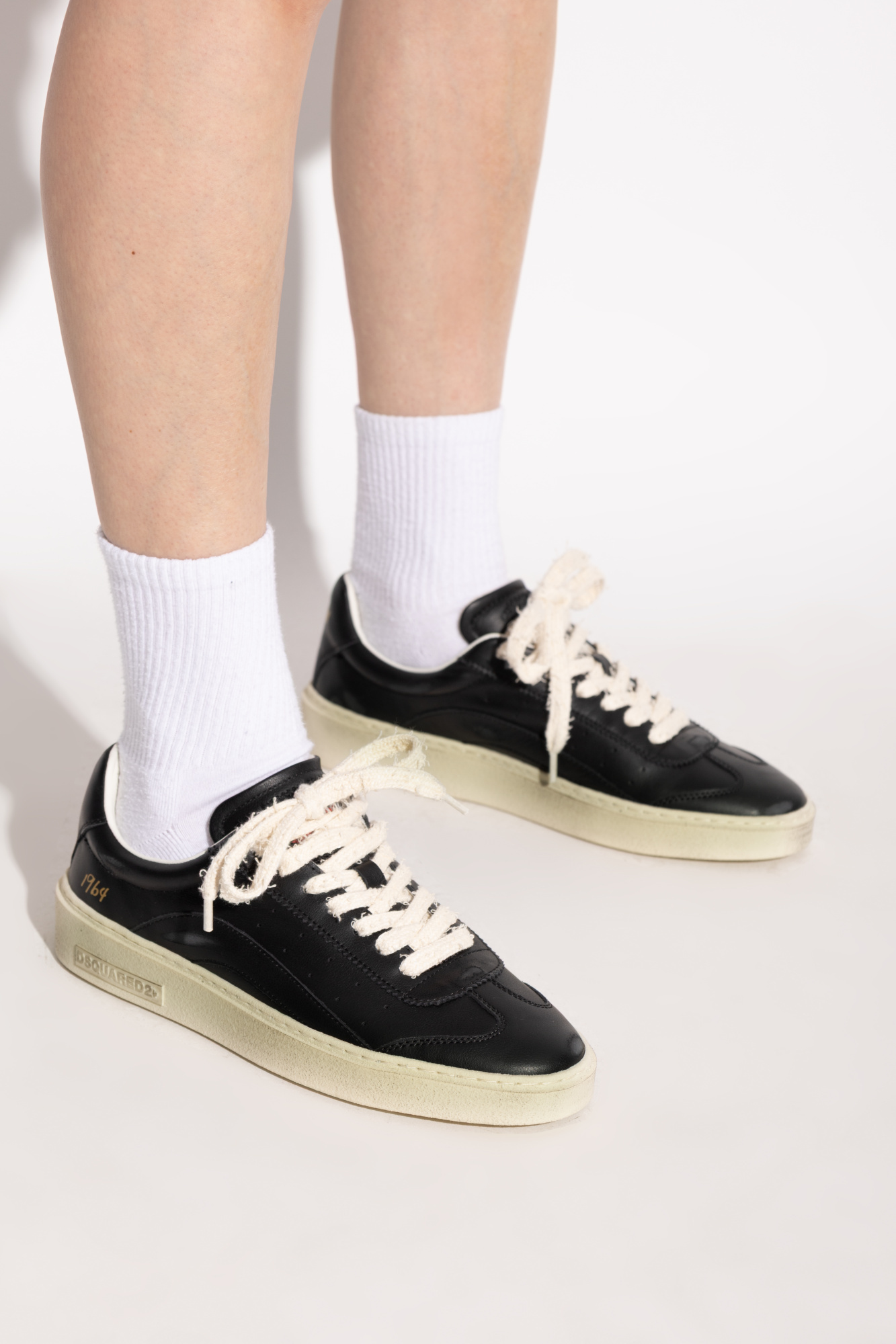 Dsquared2 Round Toe Low Top Sneakers In Black