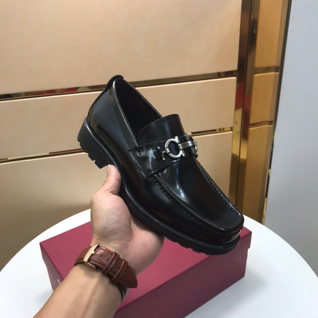 Ferragamo Leather David Loafer With Gancini Hook For Men In Black