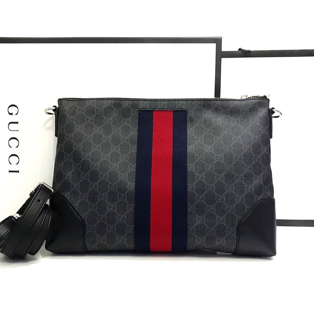 Gucci Gg Messenger Bag In Black