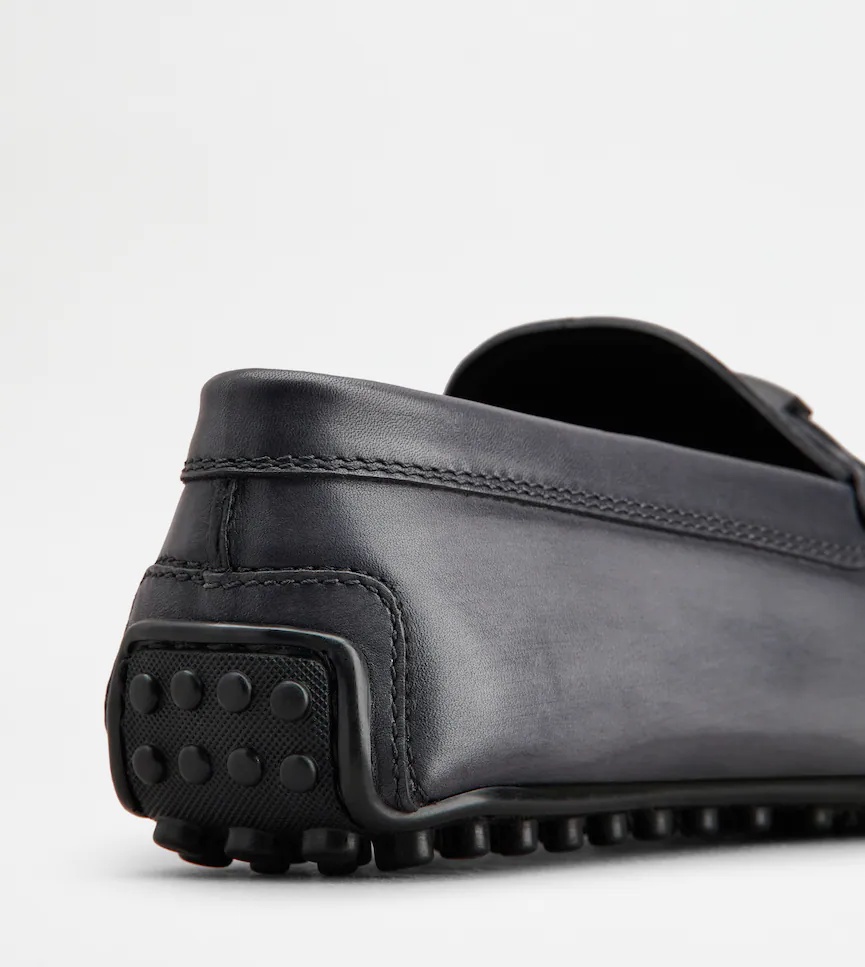 TOD'S TOD'S CITY ALMOND-TOE LOAFERS