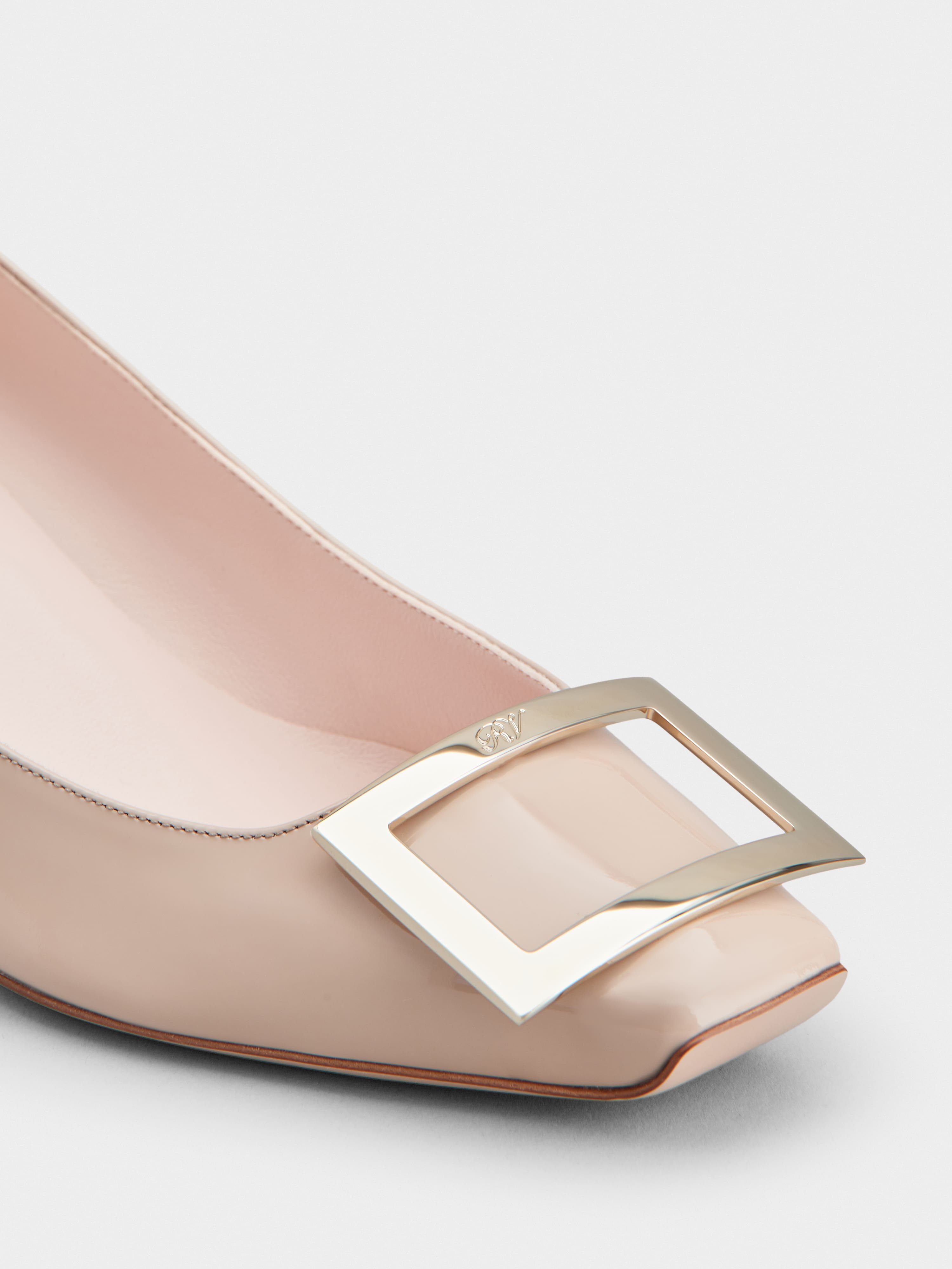 Roger Vivier Trompette Embellished Buckle Pumps In Nude