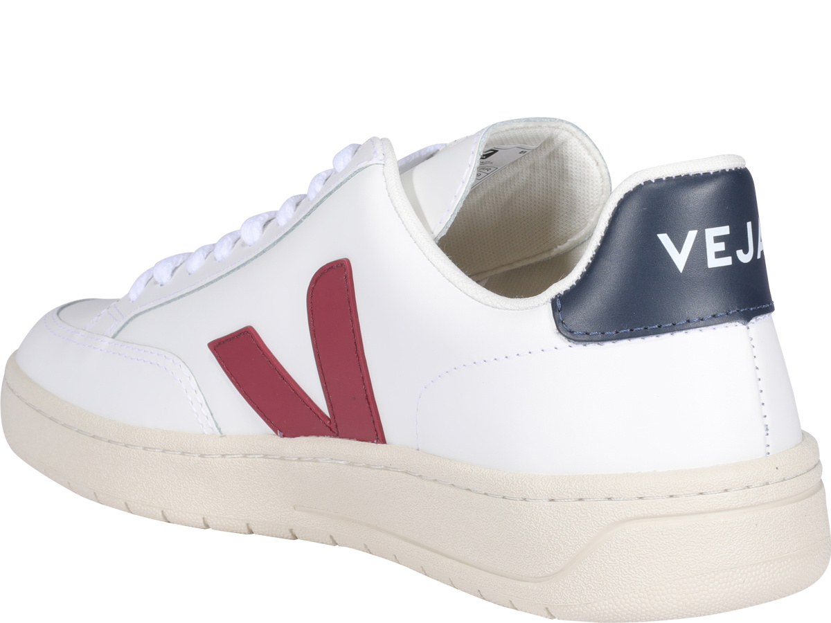 Veja Logo Casual Sports Shoes In White