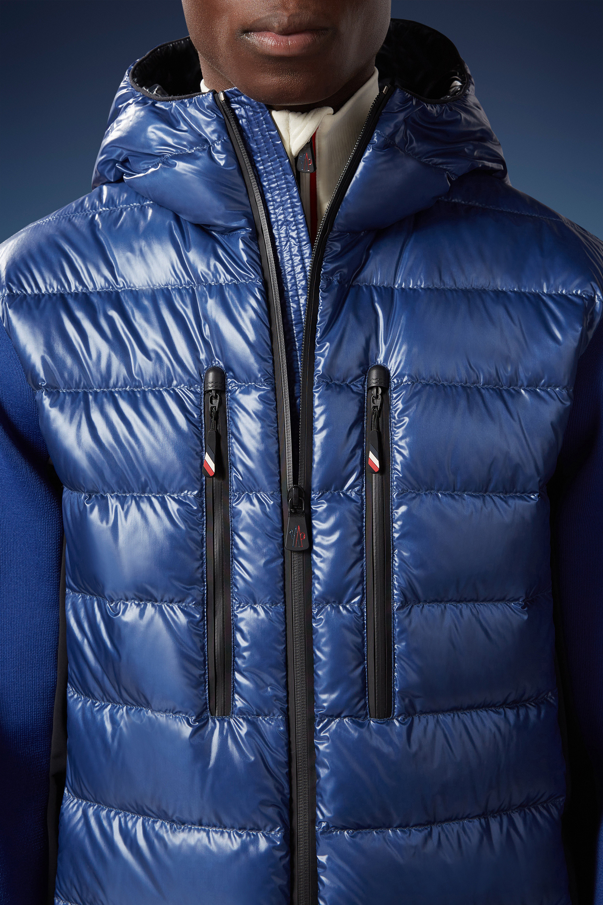 Moncler Logo Stitching Quilted Down Jacket In Blue