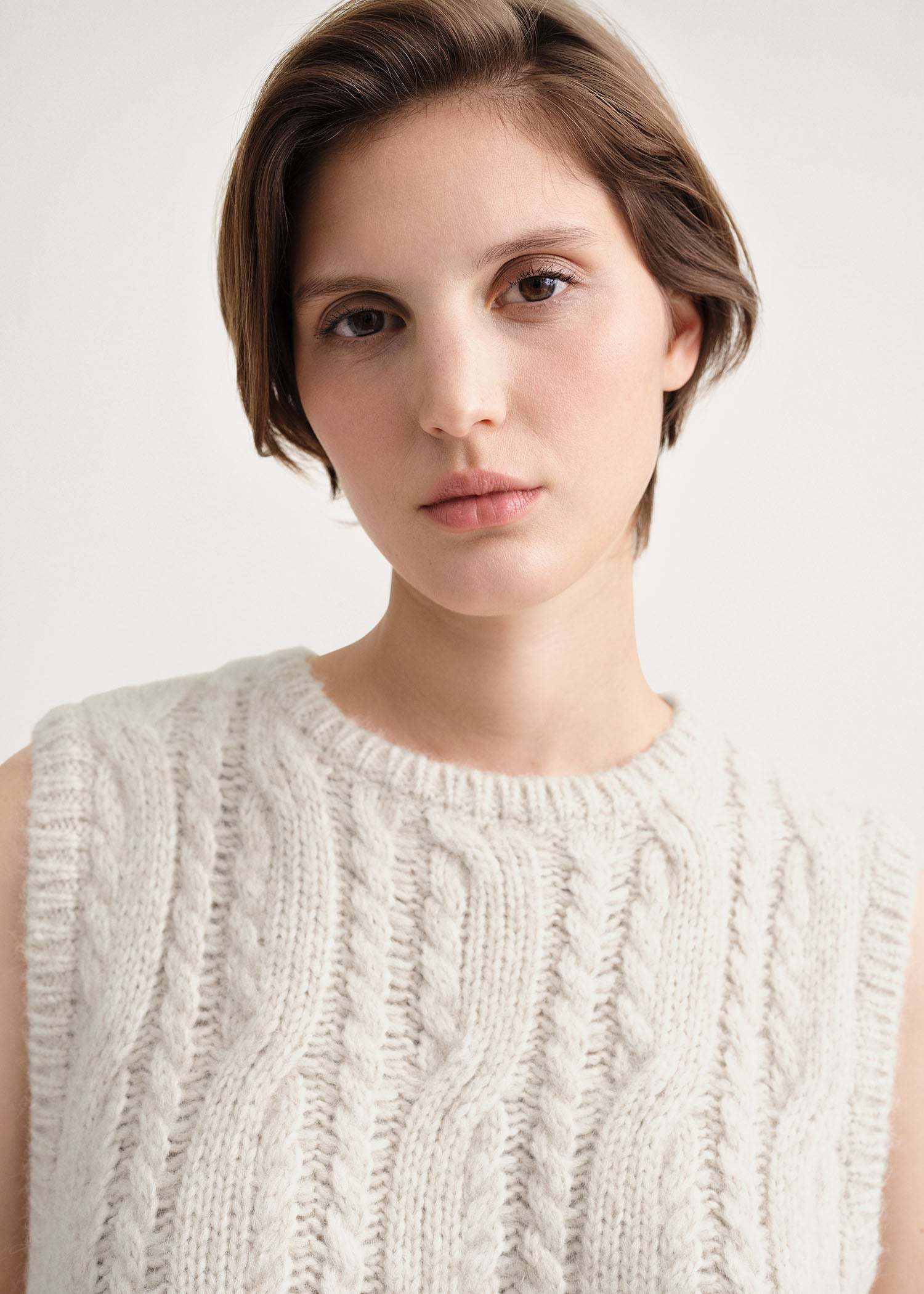Totême Sleeveless Sweater With Round Neck In White