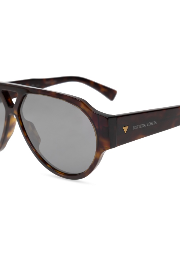 Bottega Veneta Logo Sunglasses In Gray