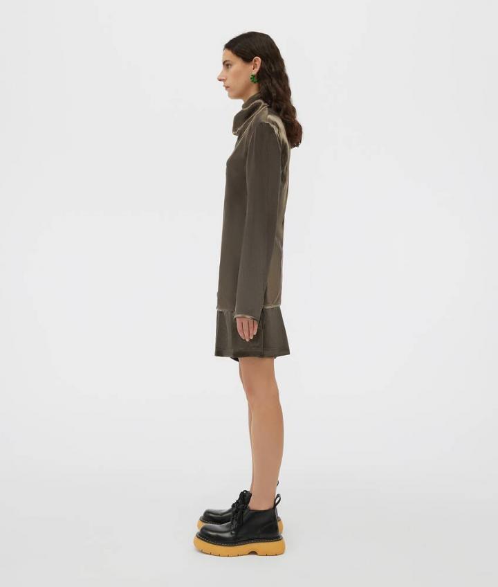 Bottega Veneta Satin Slouch Shorts In Green