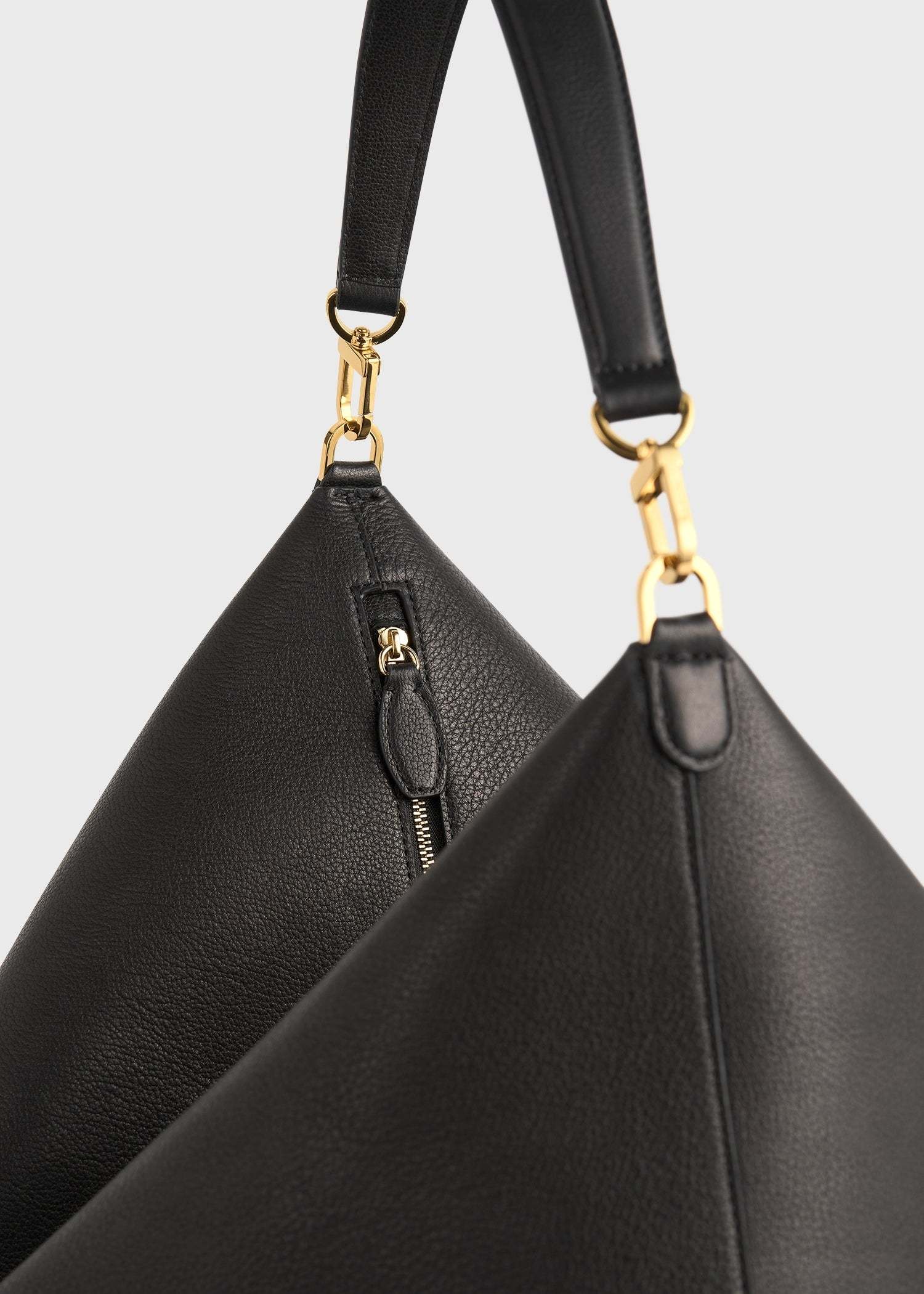 Totême Beveled Grain Leather Shoulder Bag In Black