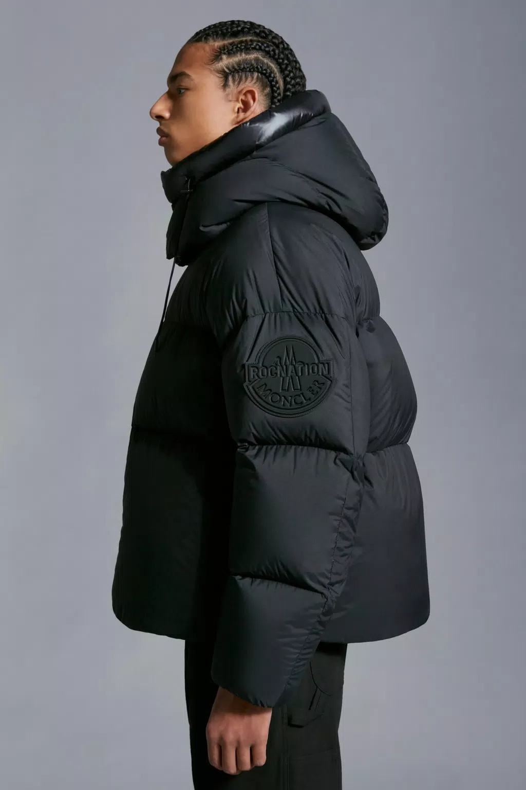 Moncler Antila Logo Affixed Down Jacket In Black