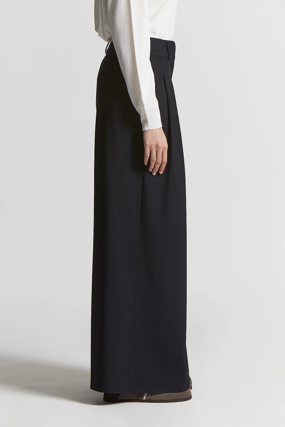 Peserico Pleated Wide-leg Trousers In Black