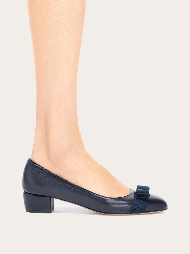 Shop Ferragamo Round Head High Heels In Black