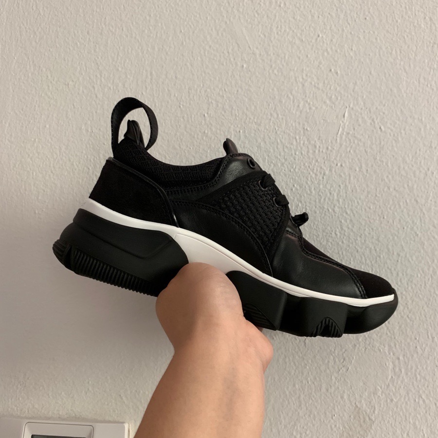 Givenchy Jaw Chunky Low-top Sneakers In Black