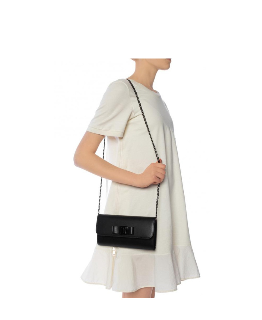 Ferragamo Bowknot Shoulder Bag In Black