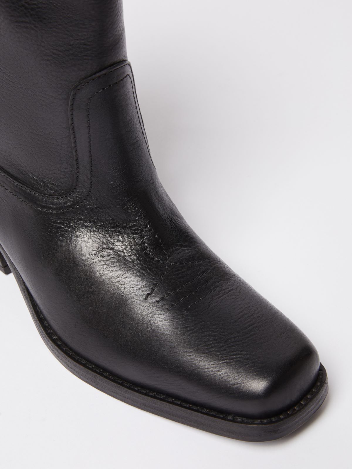 Weekend Max Mara Square Toe Ankle Boots In Black