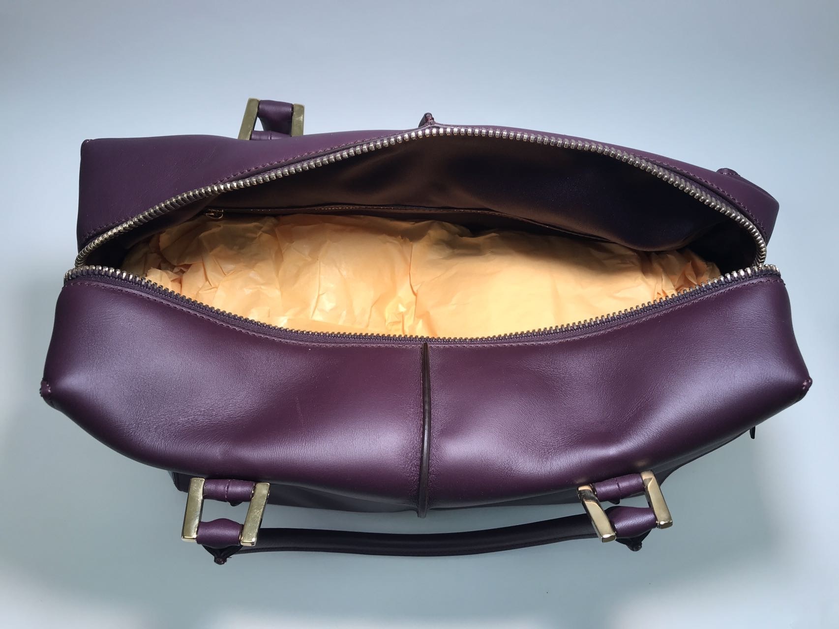 Tod's Zippered Handbag In Black