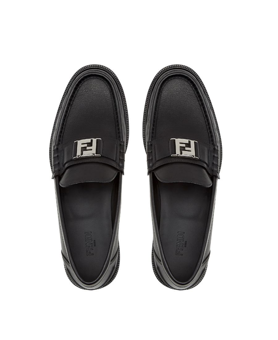 Fendi Logo-plaque Leather Loafers In Black