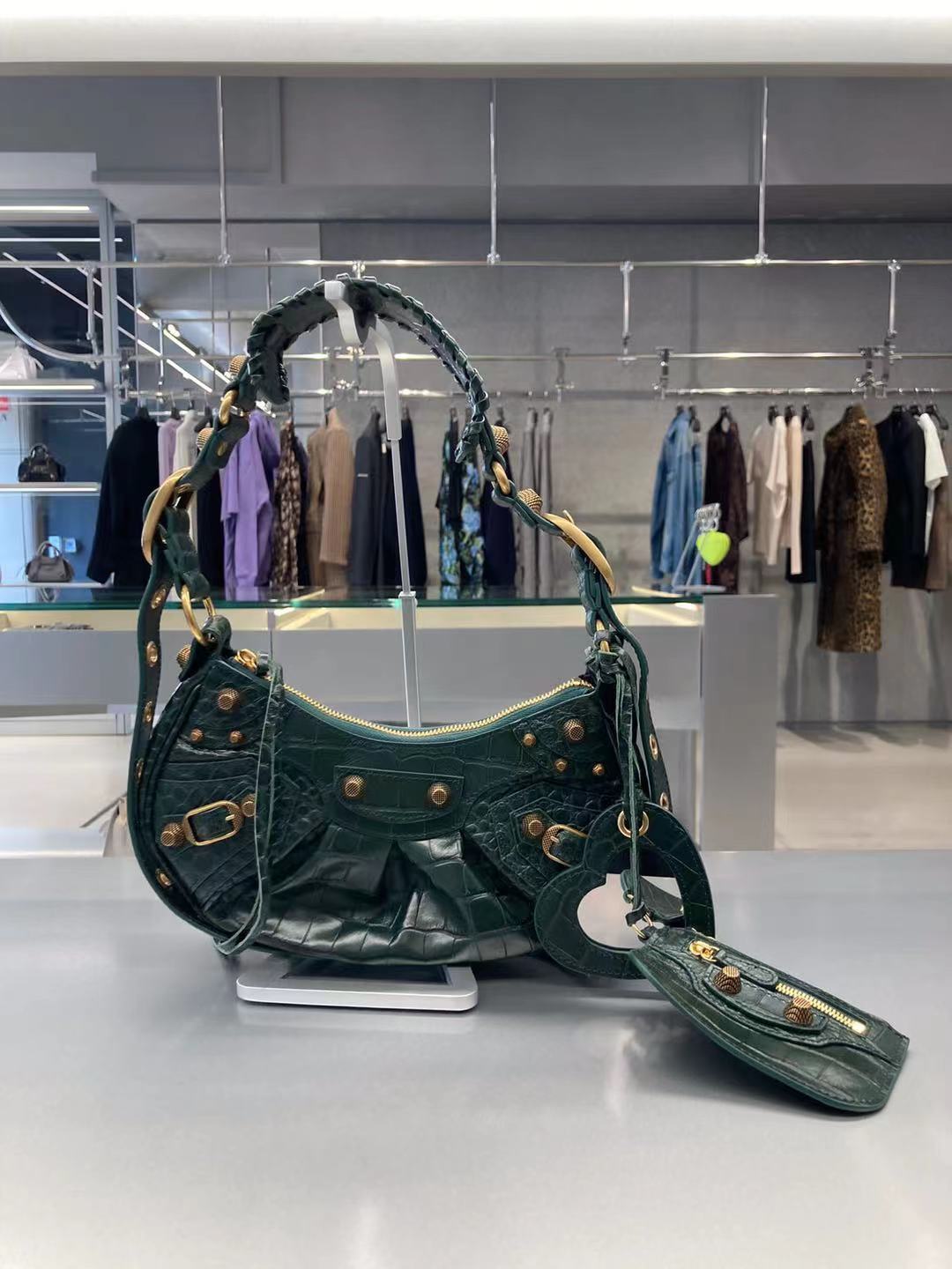 Balenciaga Borsetta A Tracolla Le Cagole Xs Con Lavorazione Coccodrillo Da Donna In Verde In Green