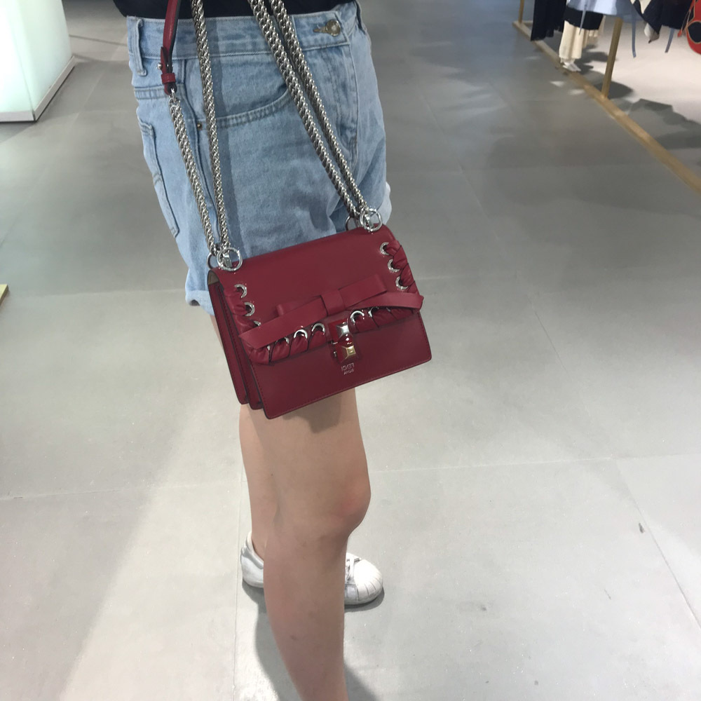 Fendi Kan I Bowknot Calfskin Shoulder Bag In Red